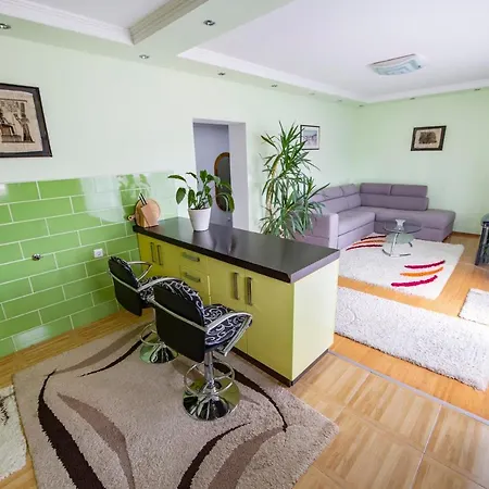 Spacious Apartment *